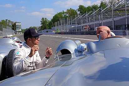 Hamilton aún no es un "grande", asegura Moss