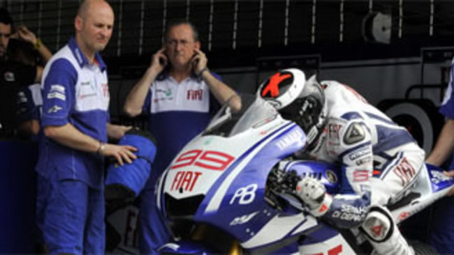 Jorge Lorenzo infortunato alla mano destra