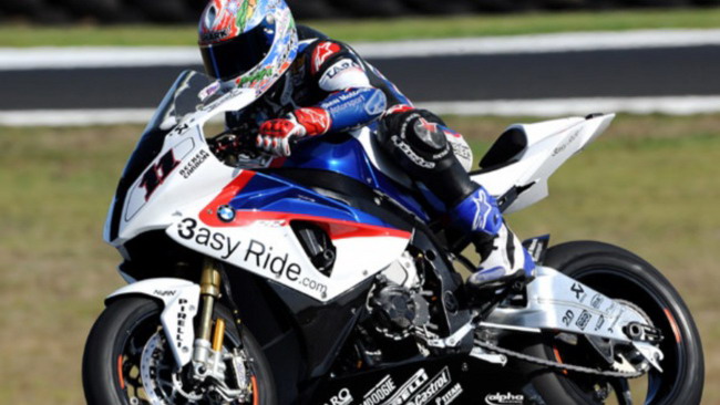 Troy Corser davanti a tutti in qualifica 2