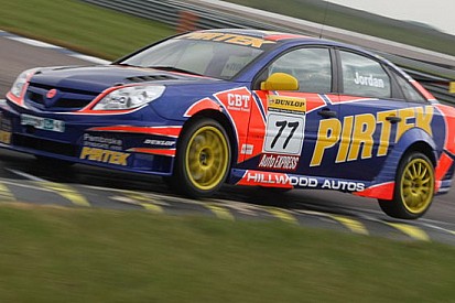 Andrew Jordan al top nei test di Rockingham