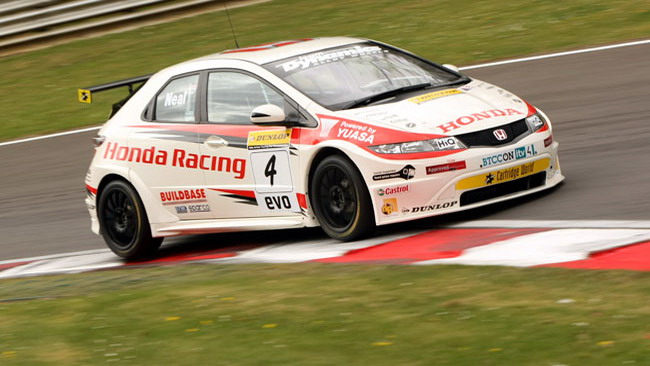Neal si prende la testa della classifica ad Oulton Park