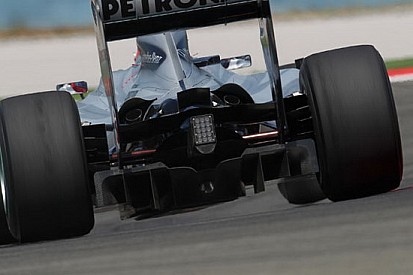 Clamoroso: anche la Mercedes fa soffiare gli scarichi!