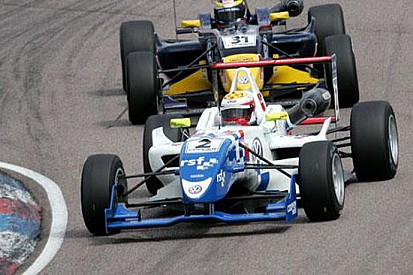 Calado batte Vergne in gara 1 a Thruxton