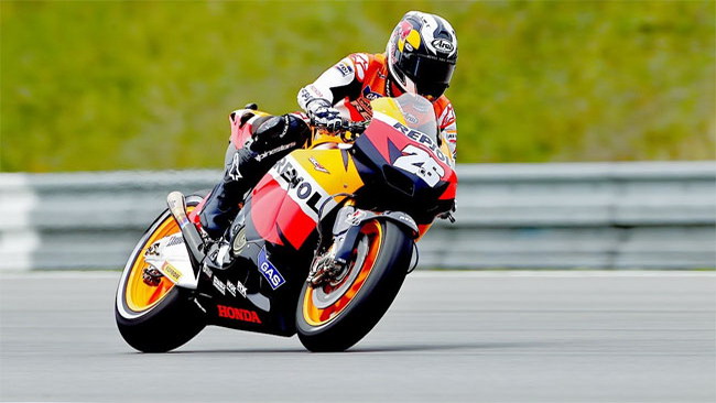 Pedrosa migliora e batte Lorenzo