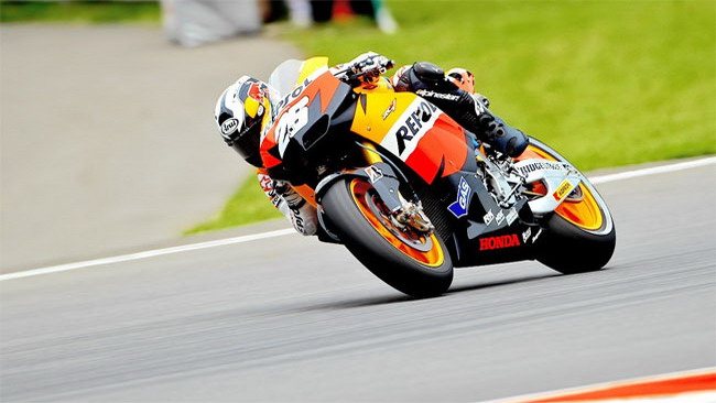 Dani Pedrosa batte Jorge Lorenzo in qualifica