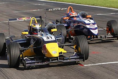 Vergne fa tredici a Snetterton