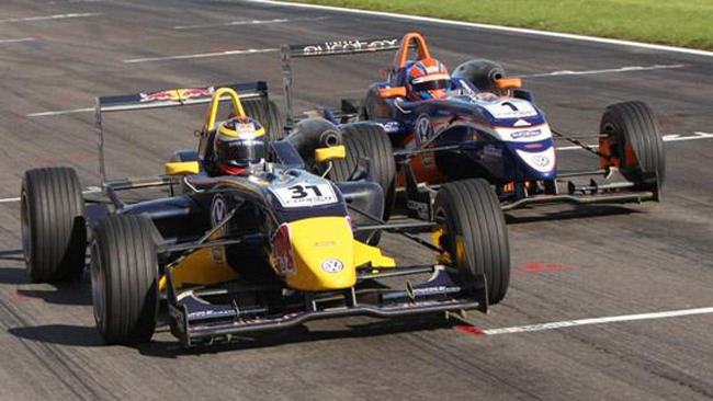 Vergne fa tredici a Snetterton