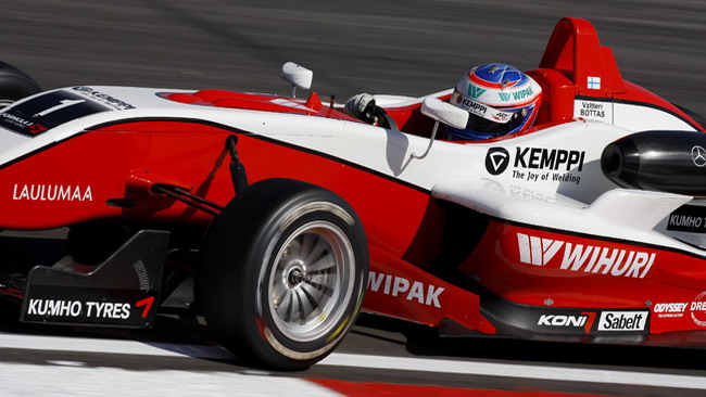 Bottas in evidenza nelle libere di Brands Hatch