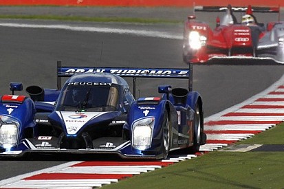 Dopo tre ore e mezzo ancora la Peugeot in testa