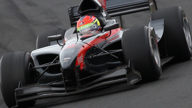 Grosjean vince e sale in testa al campionato