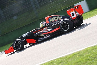Vecchi conquista l'ultima pole position della stagione