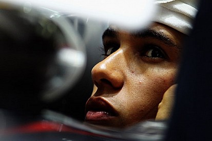 Hamilton non si fida delle Red Bull