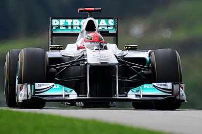 Schumacher ha avuto problemi con l'ala mobile
