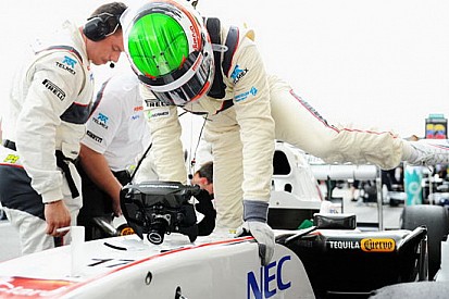 Una zavorra persa ha perforato la Sauber di Perez!