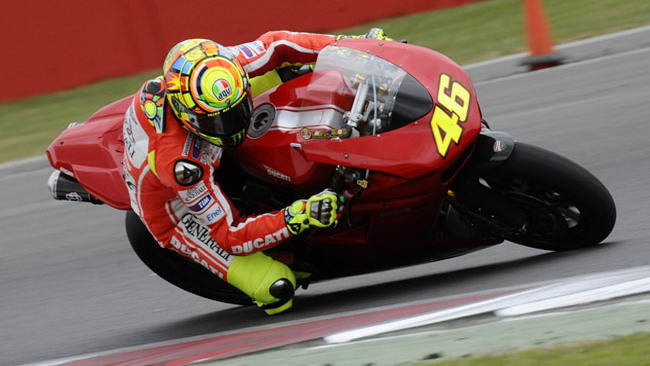 Valentino conosce Silverstone con una Ducati SBK