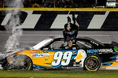Edwards trionfa nell'All-Star Race di Charlotte