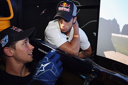 Stoner e Dovizioso provano il simulatore Red Bull F1