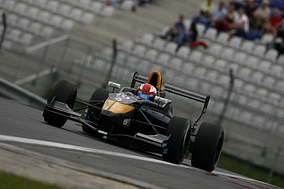 McKee dalla pole alla vittoria