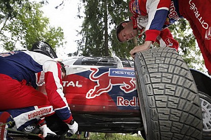 Finlandia, PS17: Ogier fora, Loeb ne approfitta