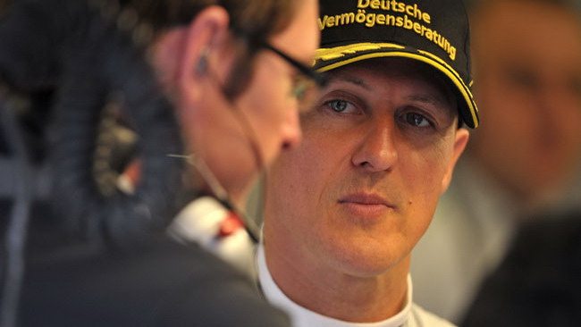 Schumacher su tre ruote la mette in ridere