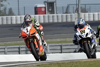 Max Biaggi salta il warm up, ma corre la gara