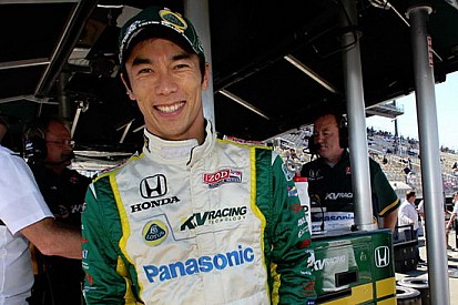 Takuma Sato vicino alla Rahal Letterman Lanigan