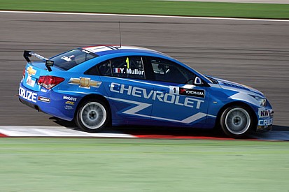 Muller regola Tarquini in gara 1 a Portimao