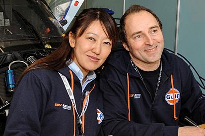 Rostan sbatte con la Lola della Gulf Racing