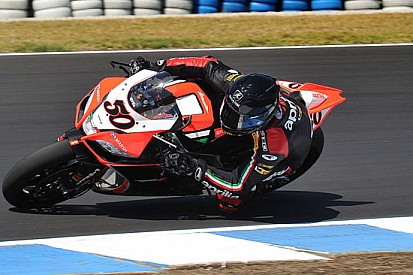 Phillip Island, Gara 1: Guintoli guida la tripletta Aprilia
