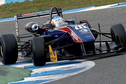 Ed Jones domina la Winter Series di Jerez