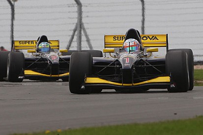 Karthikeyan svetta nelle libere di Donington