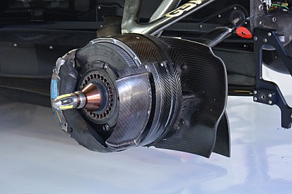 La Lotus apre il cestello dei freni anteriori