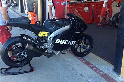 Ecco la Ducati con le carene nere di Cal Crutchlow