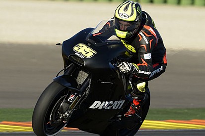 Prima scivolata da ducatista per Crutchlow