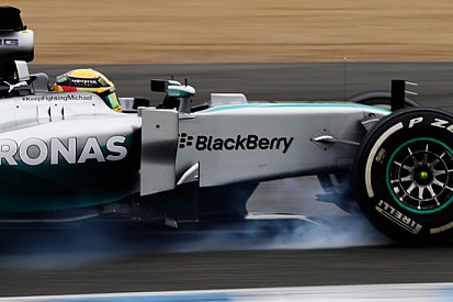 Hamilton apre le danze per la Mercedes a Sakhir