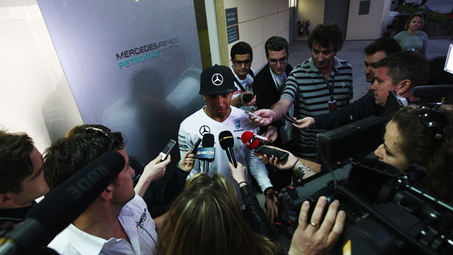 Hamilton bloccato da un problema ai freni