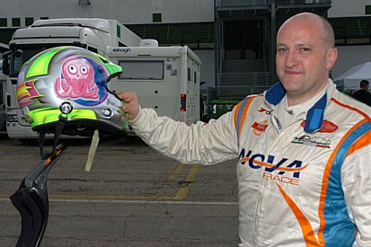 Luca Magnoni nell'Europeo GT4 con una Ginetta