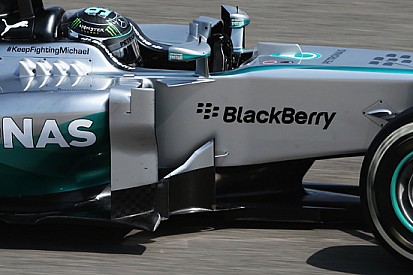 Mercedes: più sfoghi d'aria e T-tray bombato