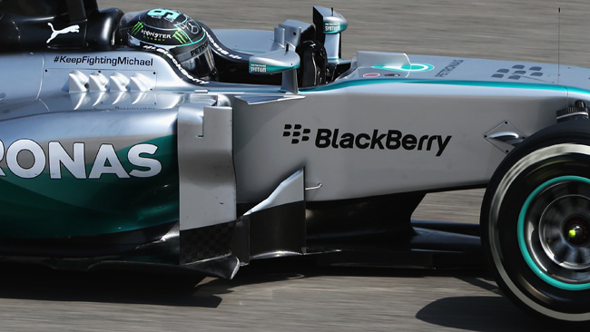 Mercedes: più sfoghi d'aria e T-tray bombato