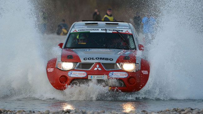 Miki Biasioni all'Italian Baja con una Mitsubishi