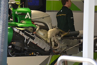 Caterham CT05 con le modifiche della Renault