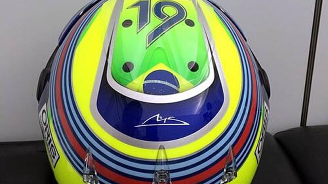 Massa con una dedica per Schumi sul suo casco