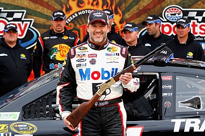 Tony Stewart ritrova la pole position in Texas