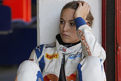 Carmen Jorda firma per la Koiranen GP