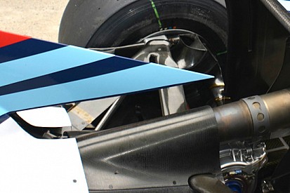La Williams carena lo scarico e apre le feritoie