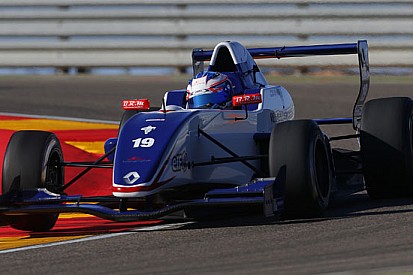 Nick De Vries firma la prima pole del 2014