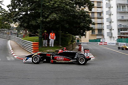 Ocon davanti a Vestappen nelle Libere di Pau