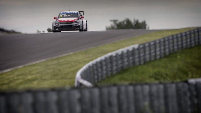 Slovakiaring, Gara 1: La bandiera rossa premia Loeb