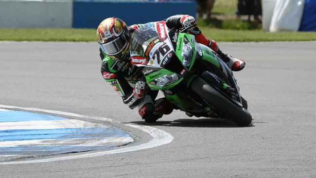 Donington, Libere 1: Baz le suona ai piloti di casa