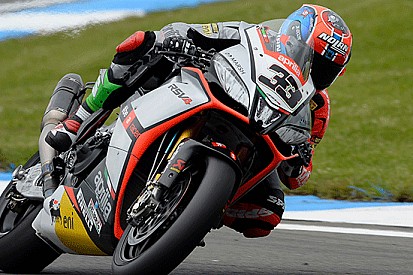Donington: le Aprilia migliorano, ma il meteo...